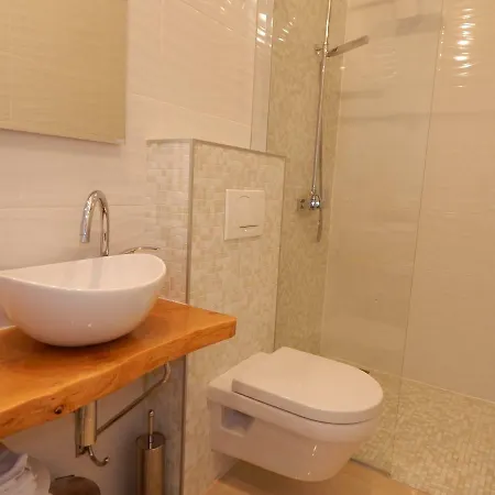 Apartman Pika 3 *